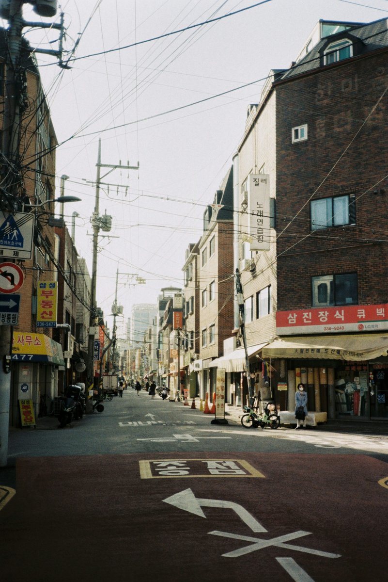 활기 있는 도시의 거리 풍경